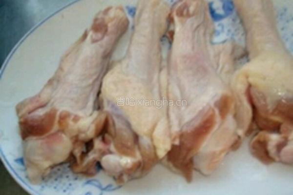 红烧麻辣鸭翅根的做法图解1