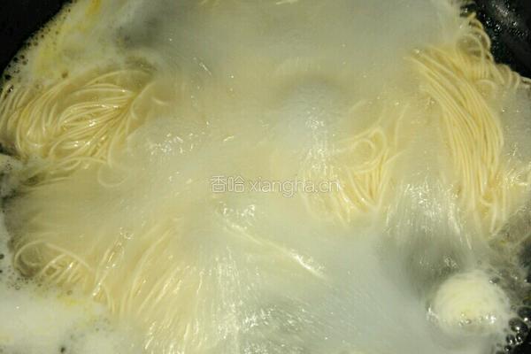 香菇牛肉面的做法图解2