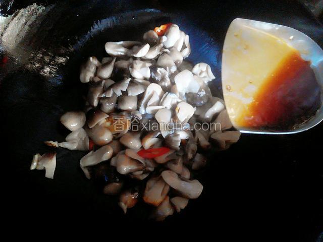 再加入味极鲜酱油