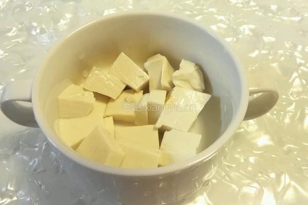 虾泥豆腐的做法图解2