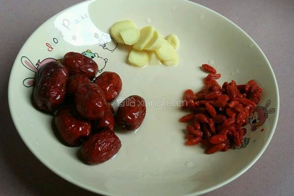 红枣枸杞香菇鸡汤的做法图解5