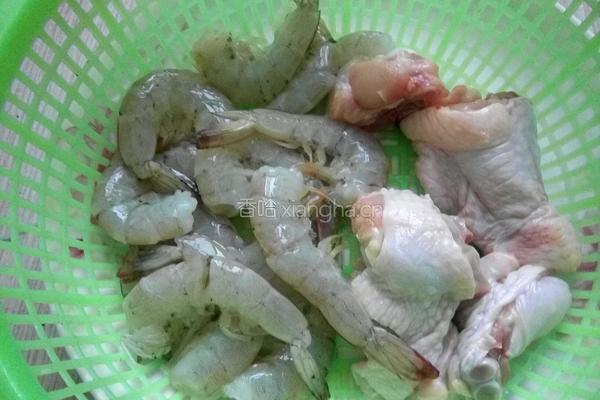 麻辣海鲜锅的做法图解1