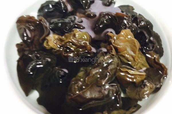 莴笋木耳炒鸡蛋的做法图解2