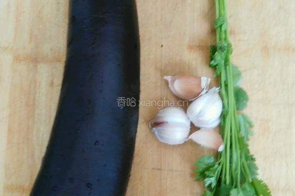 凉拌烧茄子的做法图解1