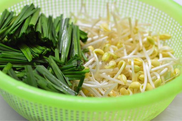 韭菜豆芽的做法图解1