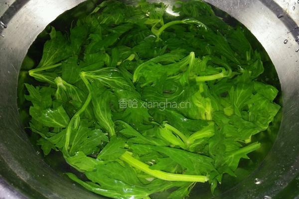 芹菜叶小咸菜的做法图解2