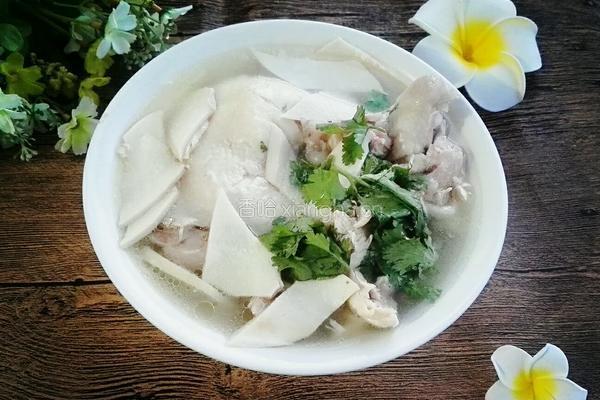 杏鲍菇鸡腿汤
