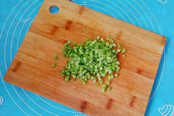 芹菜虾仁饺子的做法图解5