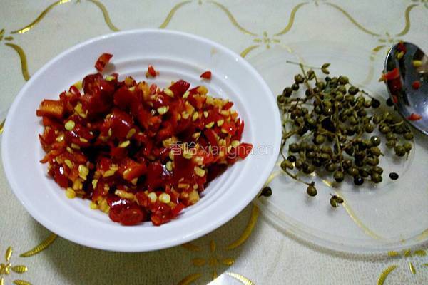 麻辣红油的做法图解1