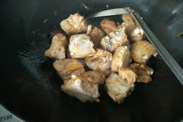 排骨豆角炖玉米的做法图解3