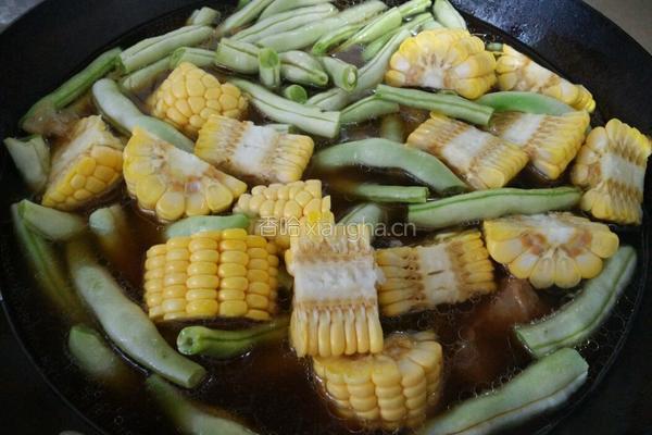 排骨豆角炖玉米的做法图解5