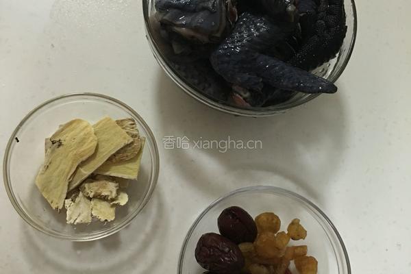滋补乌鸡汤的做法图解1