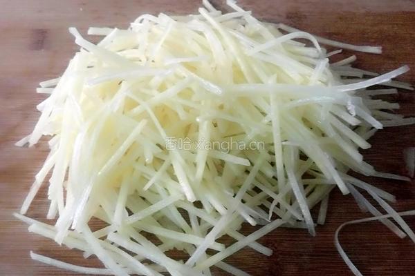 麻香土豆丝的做法图解1