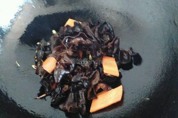 大葱木耳炒鸡蛋的做法图解7