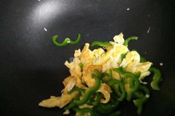 青椒鸡蛋炒饭的做法图解3