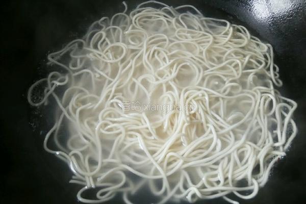 酱油汤面的做法图解4