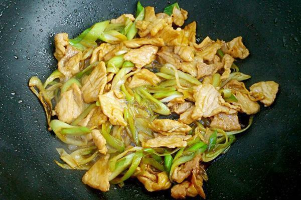 大葱爆肉的做法图解7