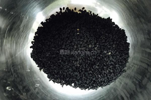 黑芝麻核桃黑豆糊的做法图解2