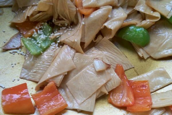 彩椒炒油豆皮的做法图解7