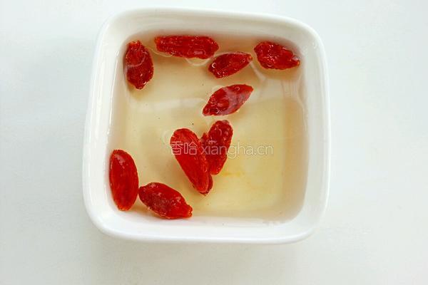 雪梨菊花茶的做法图解3