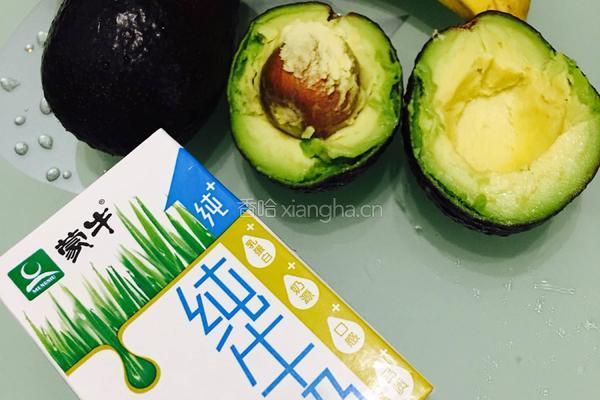牛油果香蕉奶昔的做法图解1