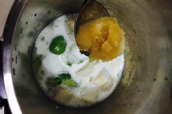 牛油果香蕉奶昔的做法图解5