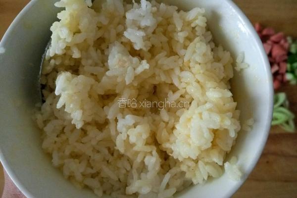 玉米火腿蛋炒饭的做法图解2