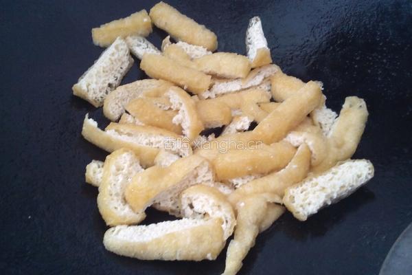 油豆腐炒青椒的做法图解4