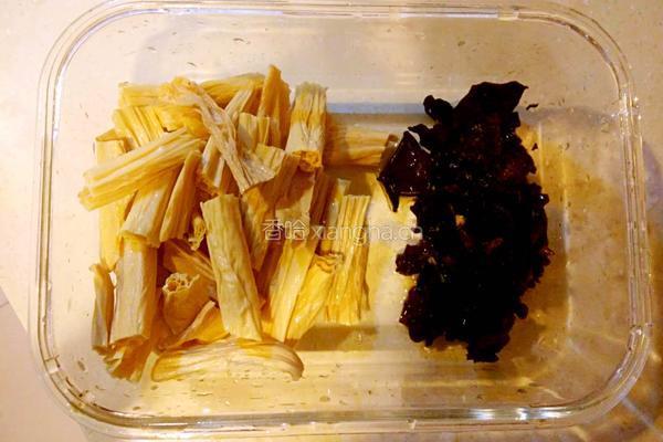 番茄烧腐竹的做法图解2