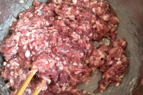 胡萝卜羊肉丸水饺的做法图解2