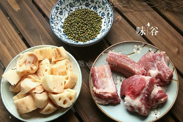 绿豆莲藕排骨汤的做法图解1