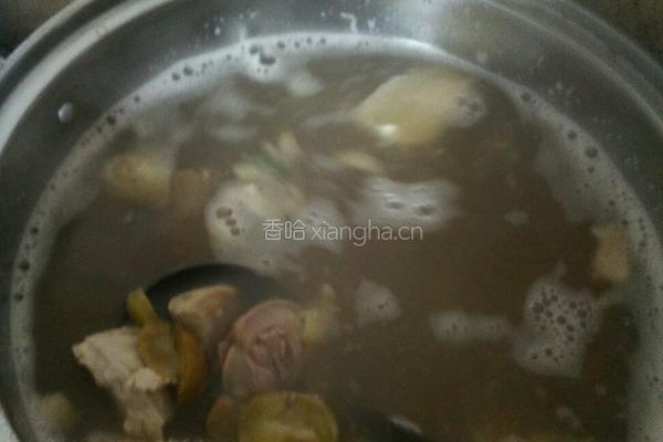 板栗煲鸡汤的做法图解6