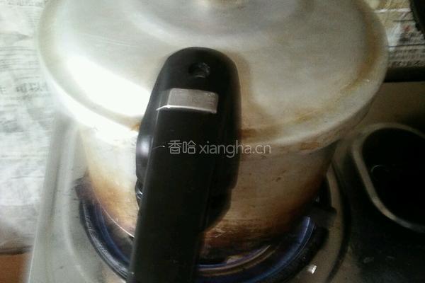 板栗煲鸡汤的做法图解4