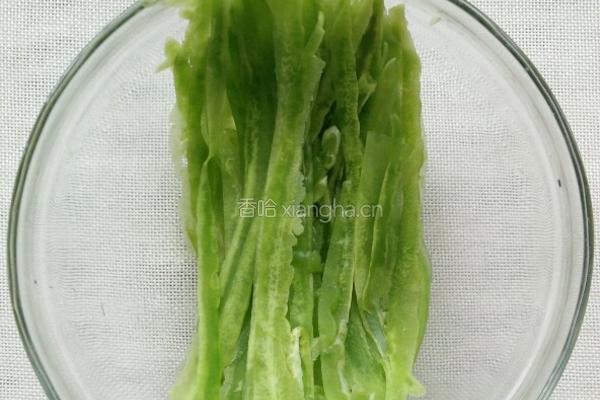 苦瓜蘸蜜的做法图解1