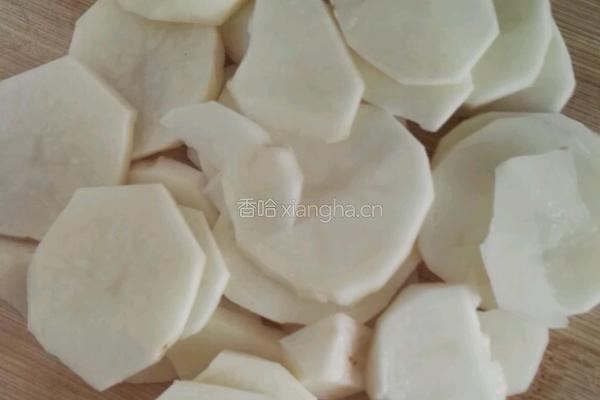 土豆扣肉的做法图解2