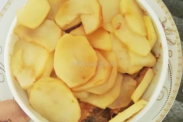 土豆扣肉的做法图解7