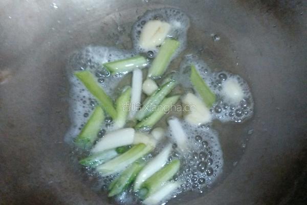 胡萝卜炒腊肉的做法图解4
