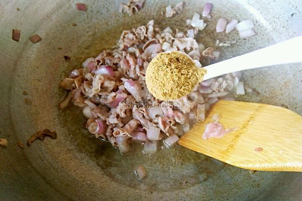 孜然羊肉炒饭的做法图解6