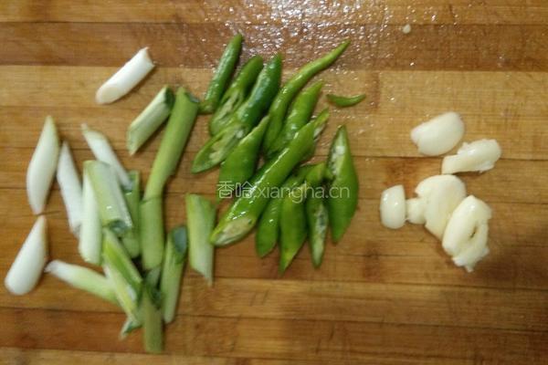 胡萝卜炒腊肉的做法图解3