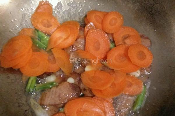 胡萝卜炒腊肉的做法图解7