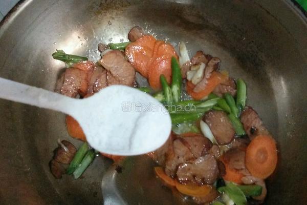 胡萝卜炒腊肉的做法图解8