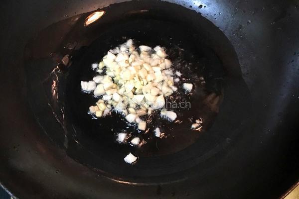 蒜香鸡脚的做法图解4