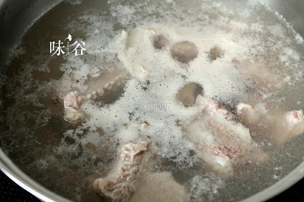 冬瓜干贝排骨汤的做法图解2