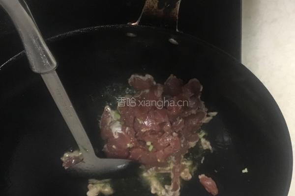 黄瓜木耳炒肉的做法图解5