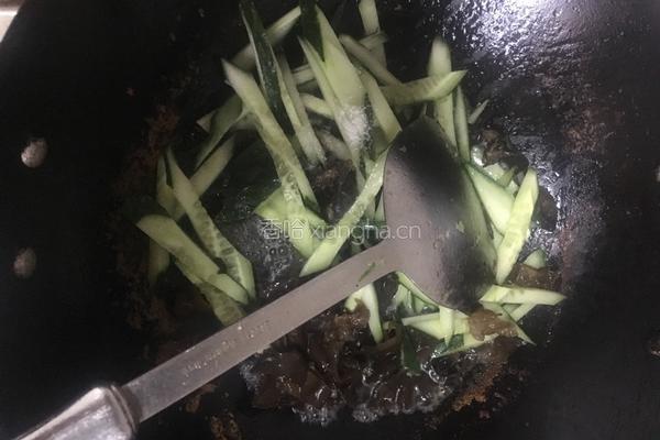 黄瓜木耳炒肉的做法图解7
