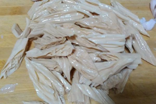 五花肉炒腐竹的做法图解4