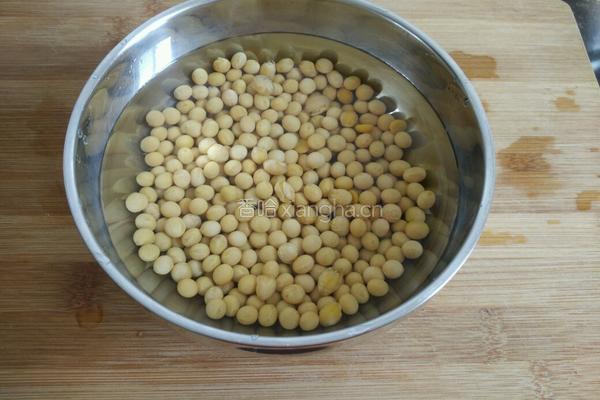 海带黄豆炖猪蹄的做法图解2