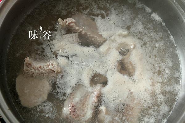 灵芝虫草花排骨汤的做法图解2