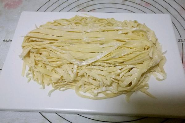 手工哨子面的做法图解3