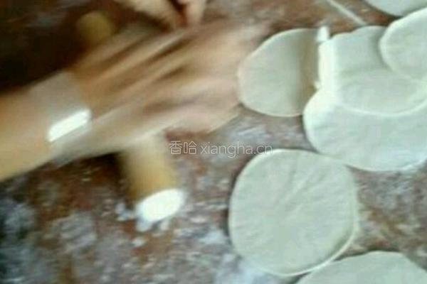 芹菜彩椒猪肉饺子的做法图解6